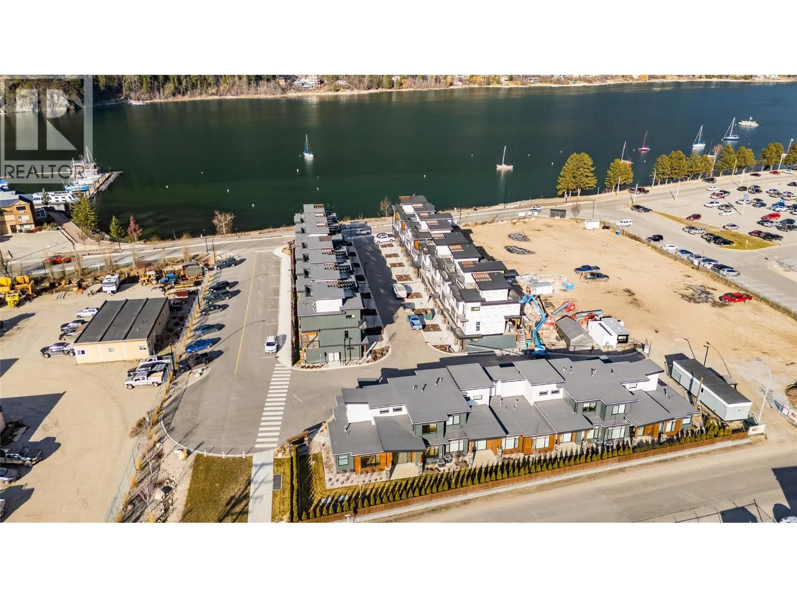 910 Lakeside Drive Unit# 401