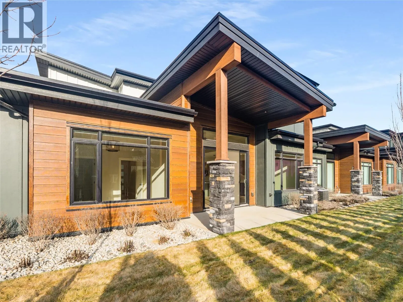 910 Lakeside Drive Unit# 401