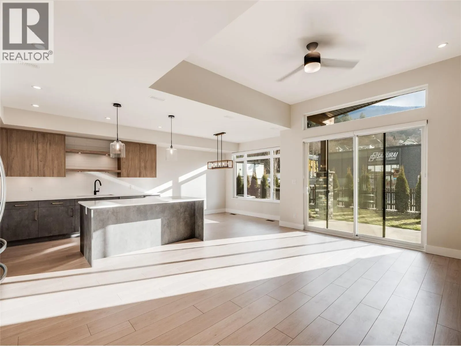 910 Lakeside Drive Unit# 401
