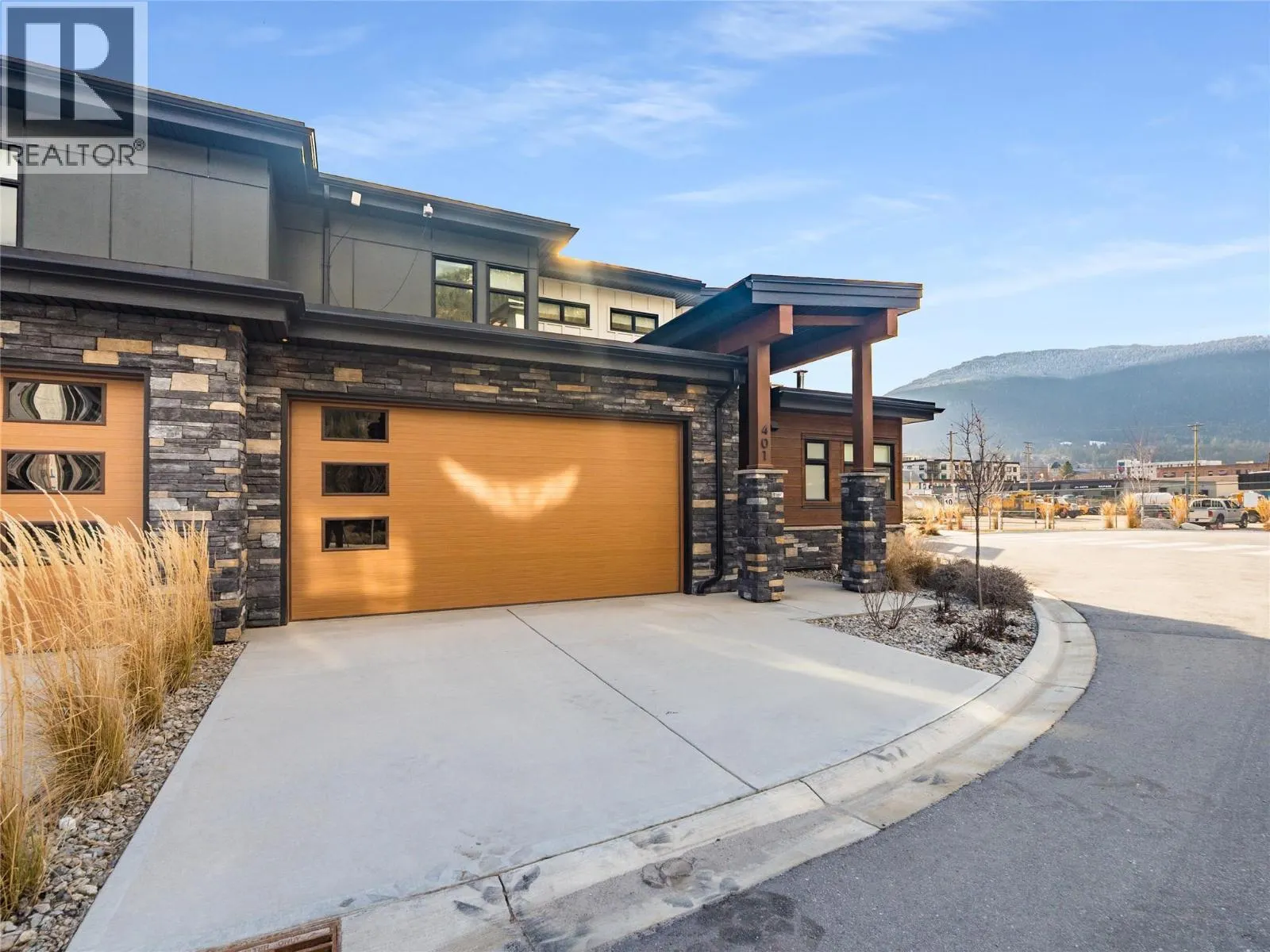 910 Lakeside Drive Unit# 401