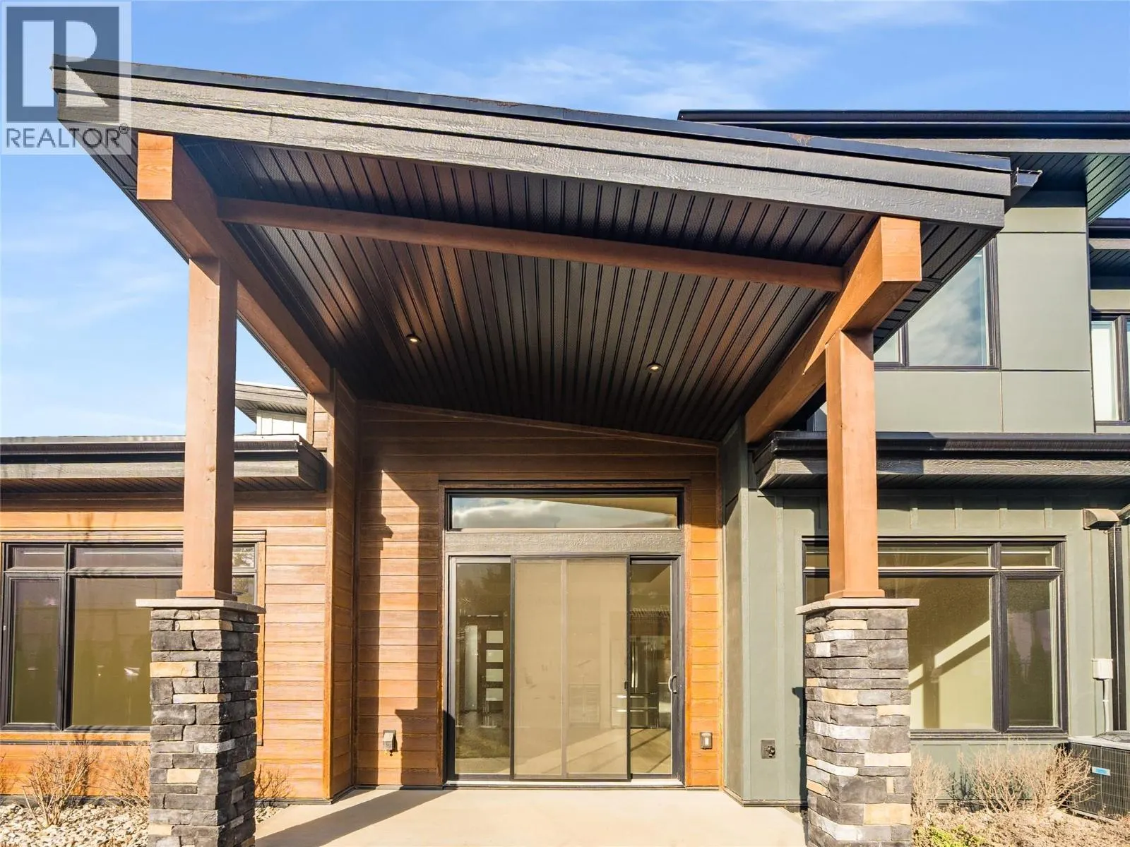 910 Lakeside Drive Unit# 401