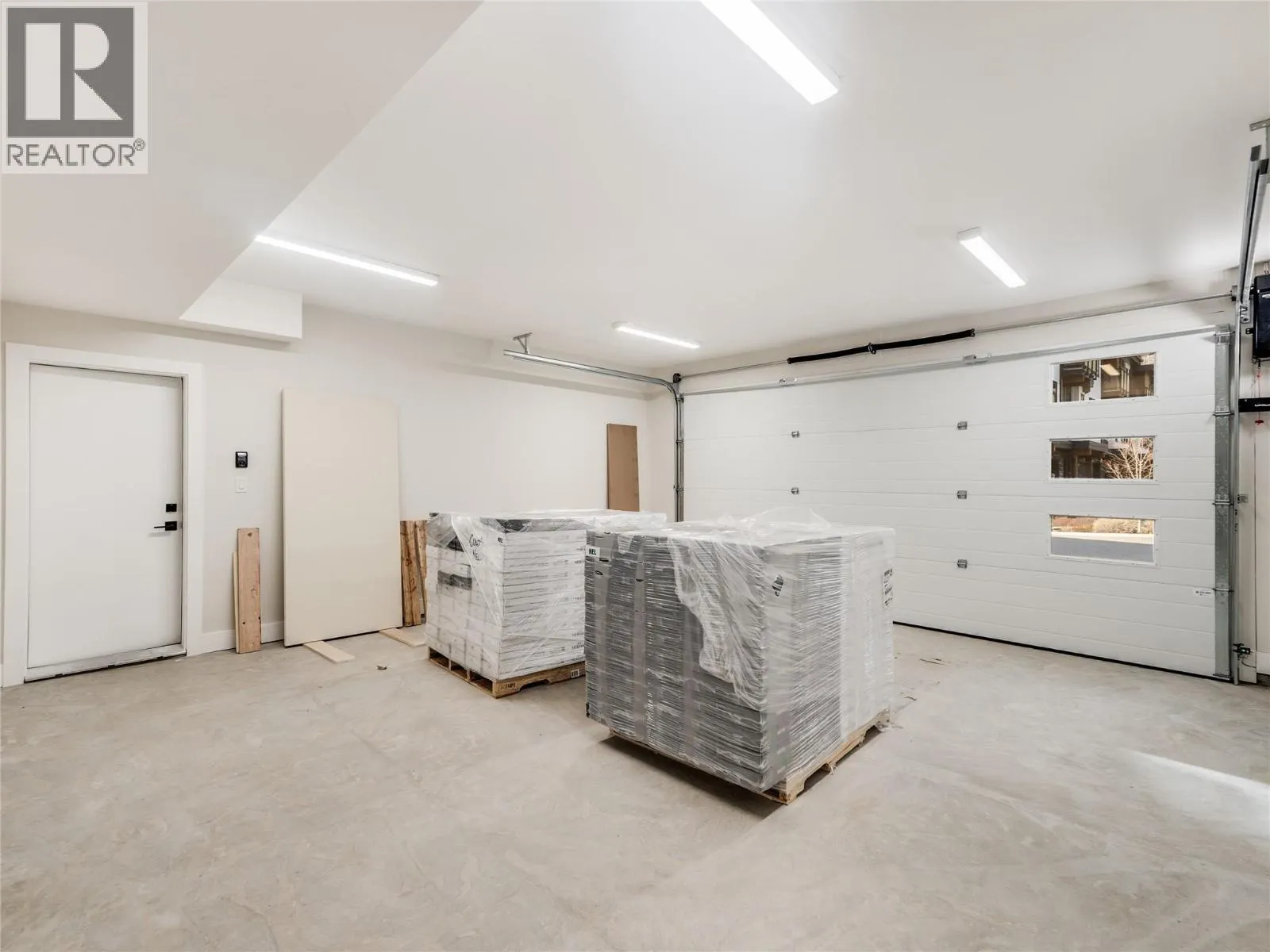 910 Lakeside Drive Unit# 401
