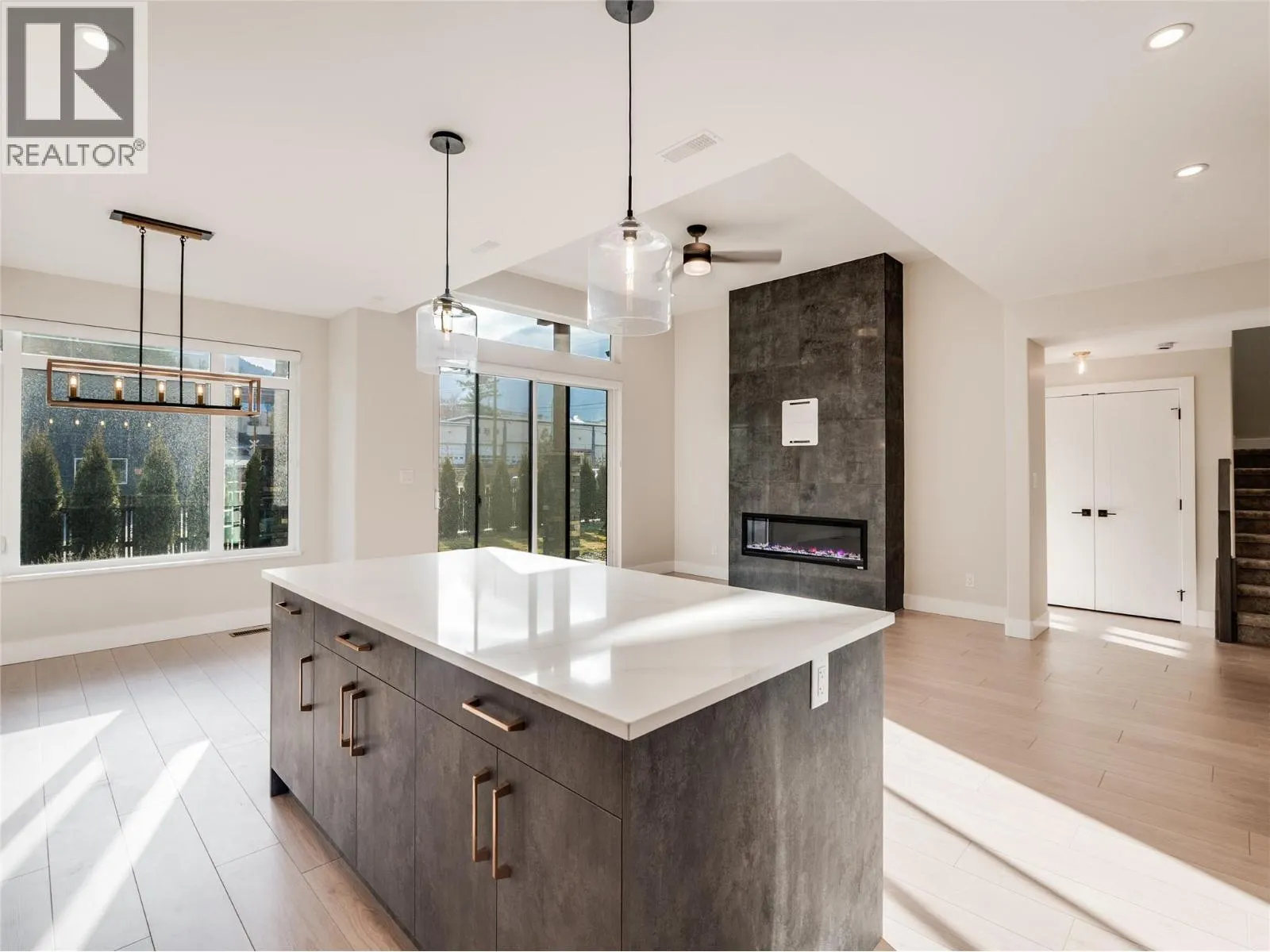 910 Lakeside Drive Unit# 401