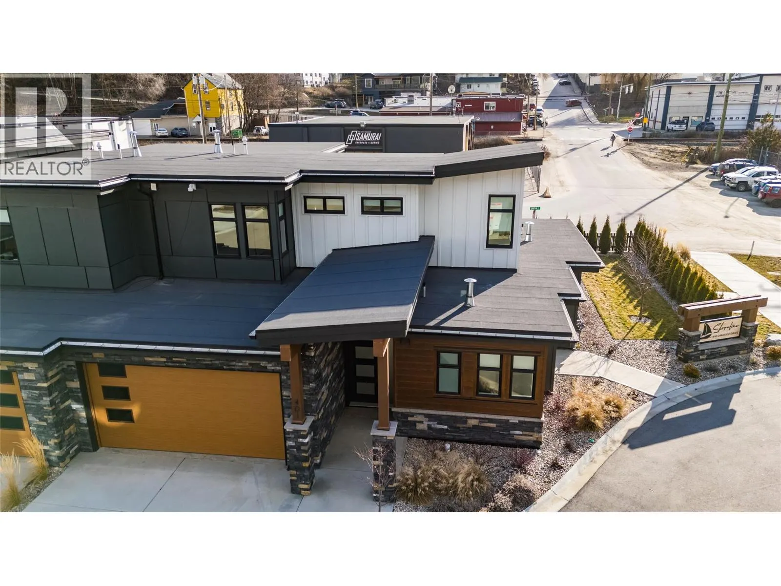 910 Lakeside Drive Unit# 401