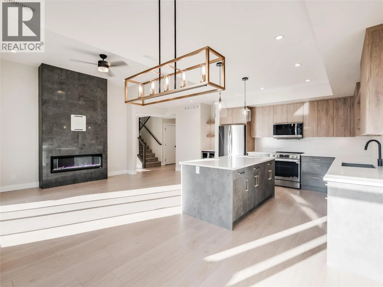 910 Lakeside Drive Unit# 401