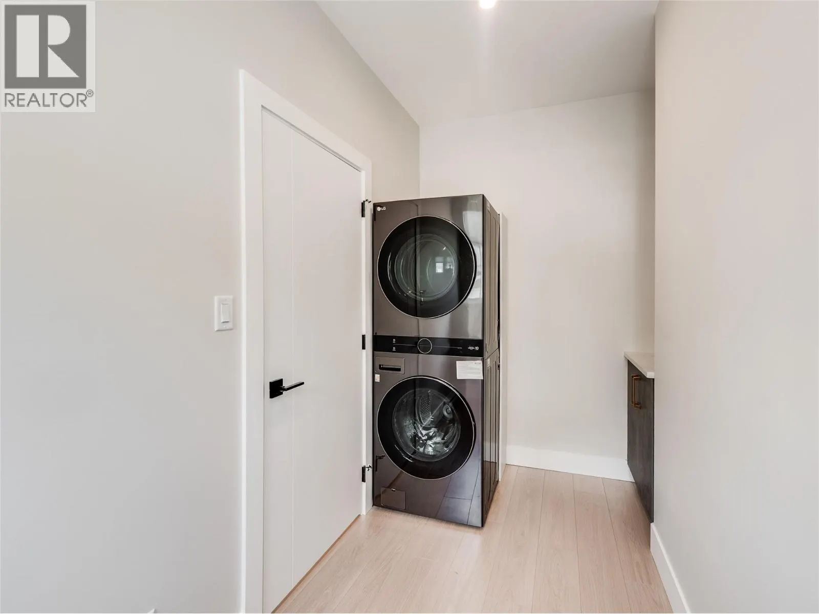 910 Lakeside Drive Unit# 401