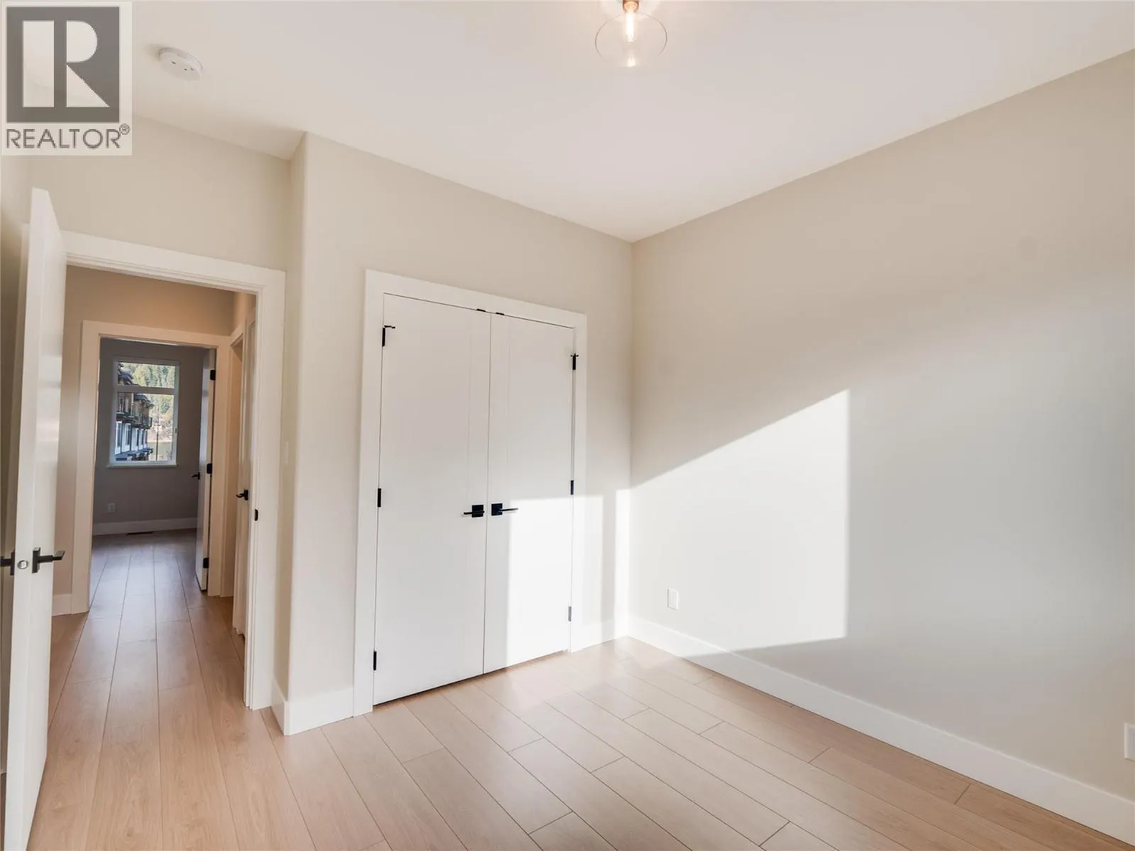 910 Lakeside Drive Unit# 401