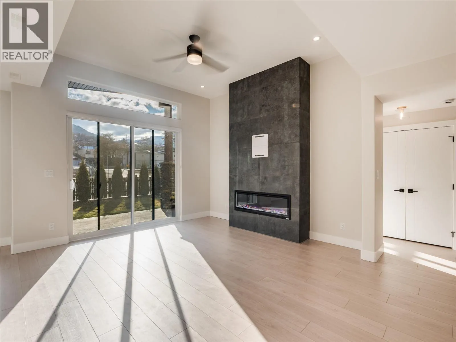 910 Lakeside Drive Unit# 401