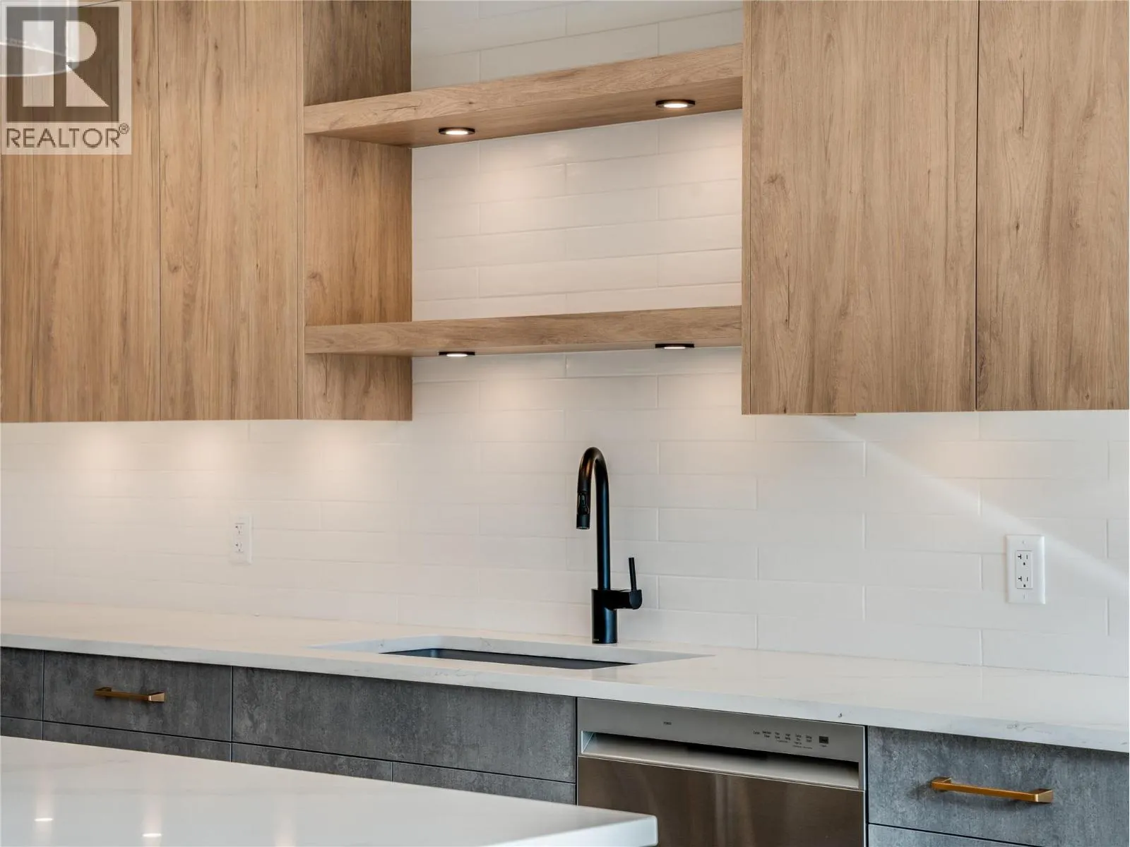910 Lakeside Drive Unit# 401