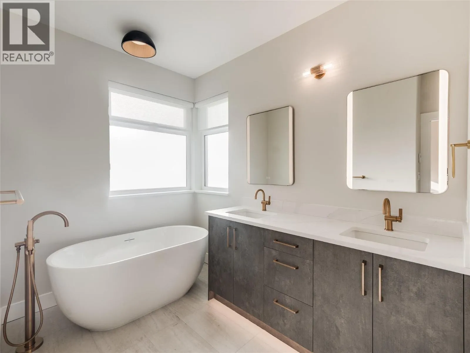910 Lakeside Drive Unit# 401
