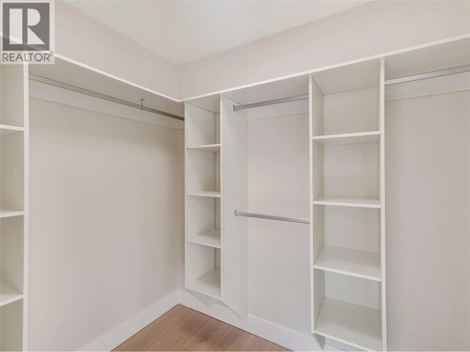 910 Lakeside Drive Unit# 401