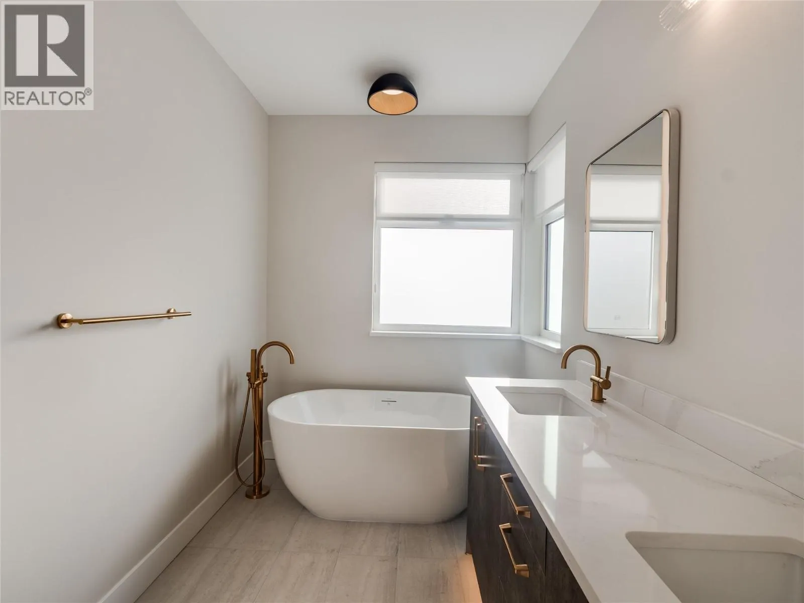 910 Lakeside Drive Unit# 401