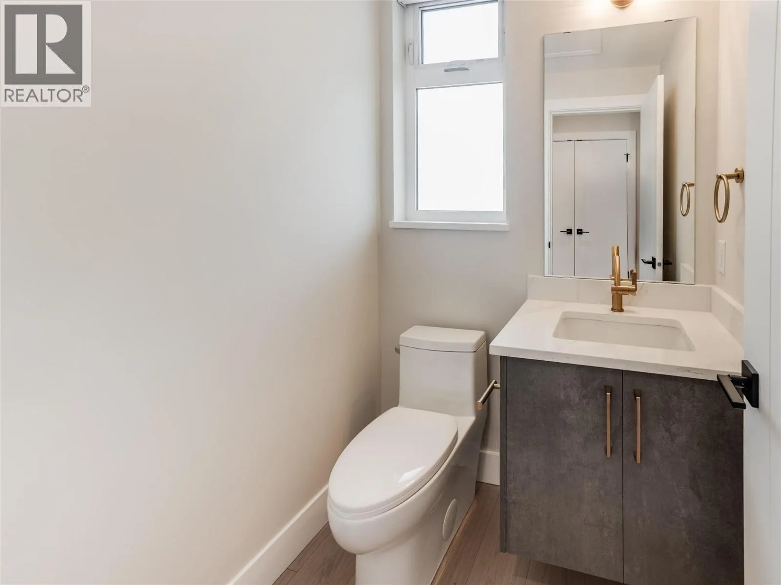 910 Lakeside Drive Unit# 401