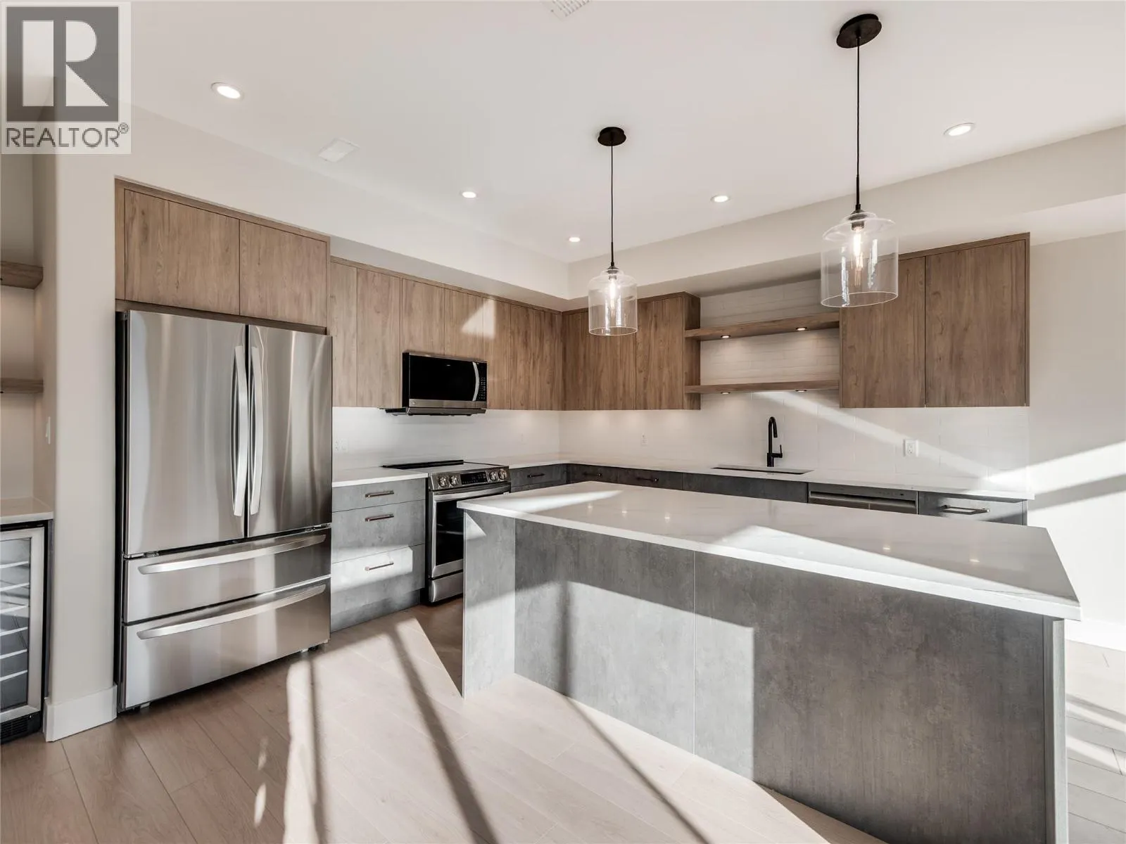 910 Lakeside Drive Unit# 401