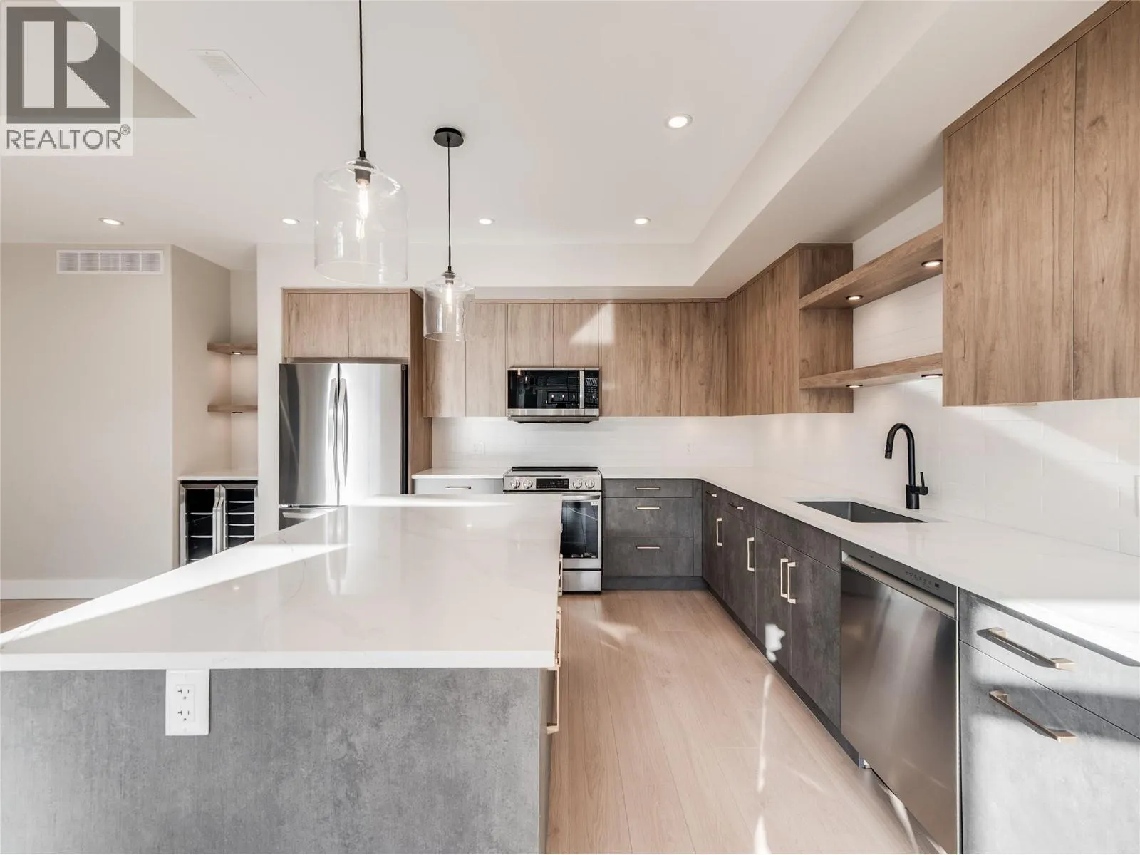910 Lakeside Drive Unit# 401