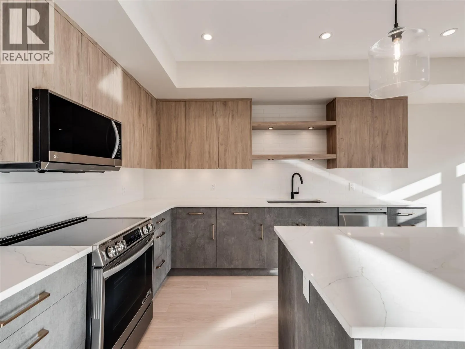 910 Lakeside Drive Unit# 401