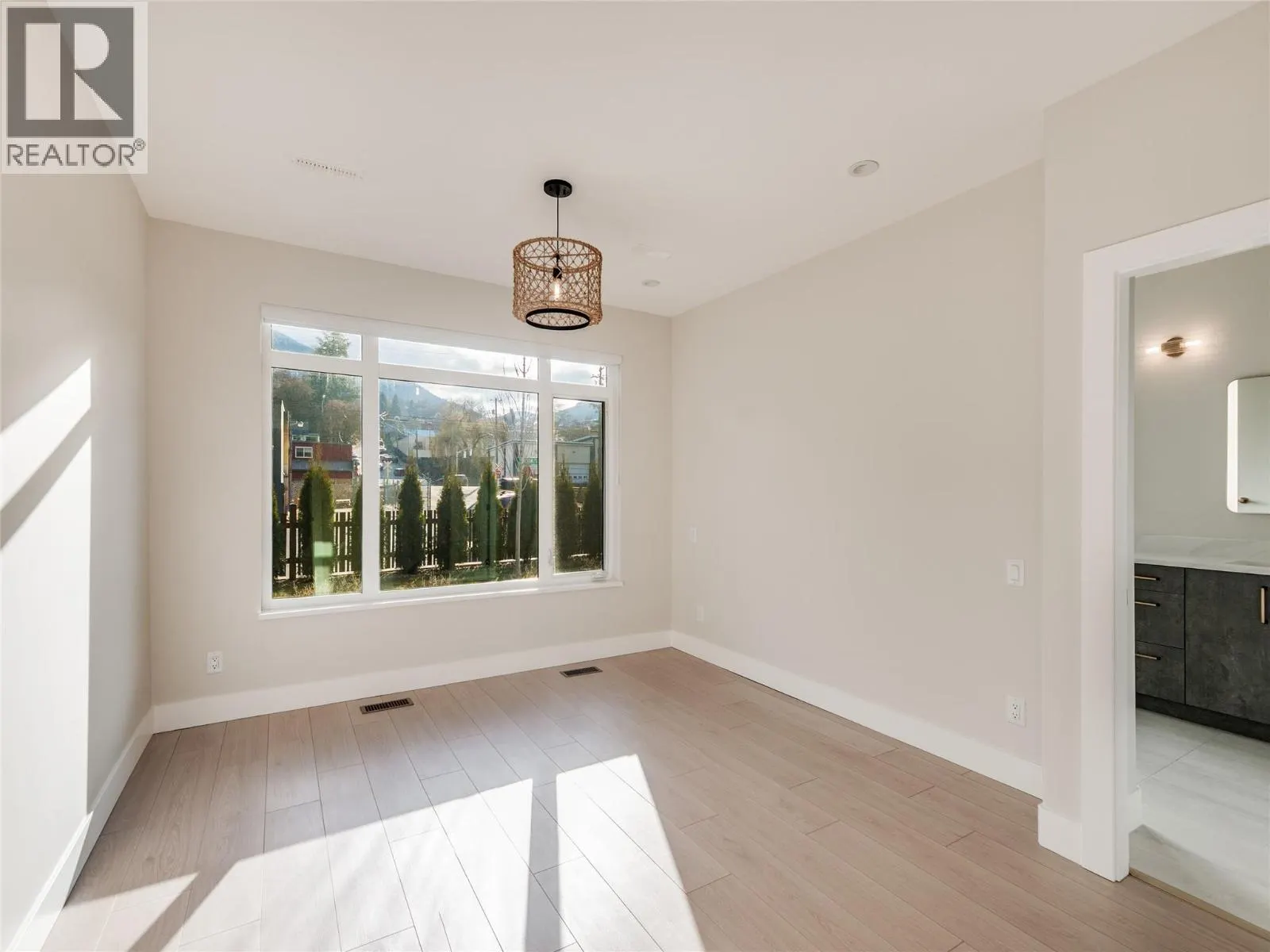 910 Lakeside Drive Unit# 401