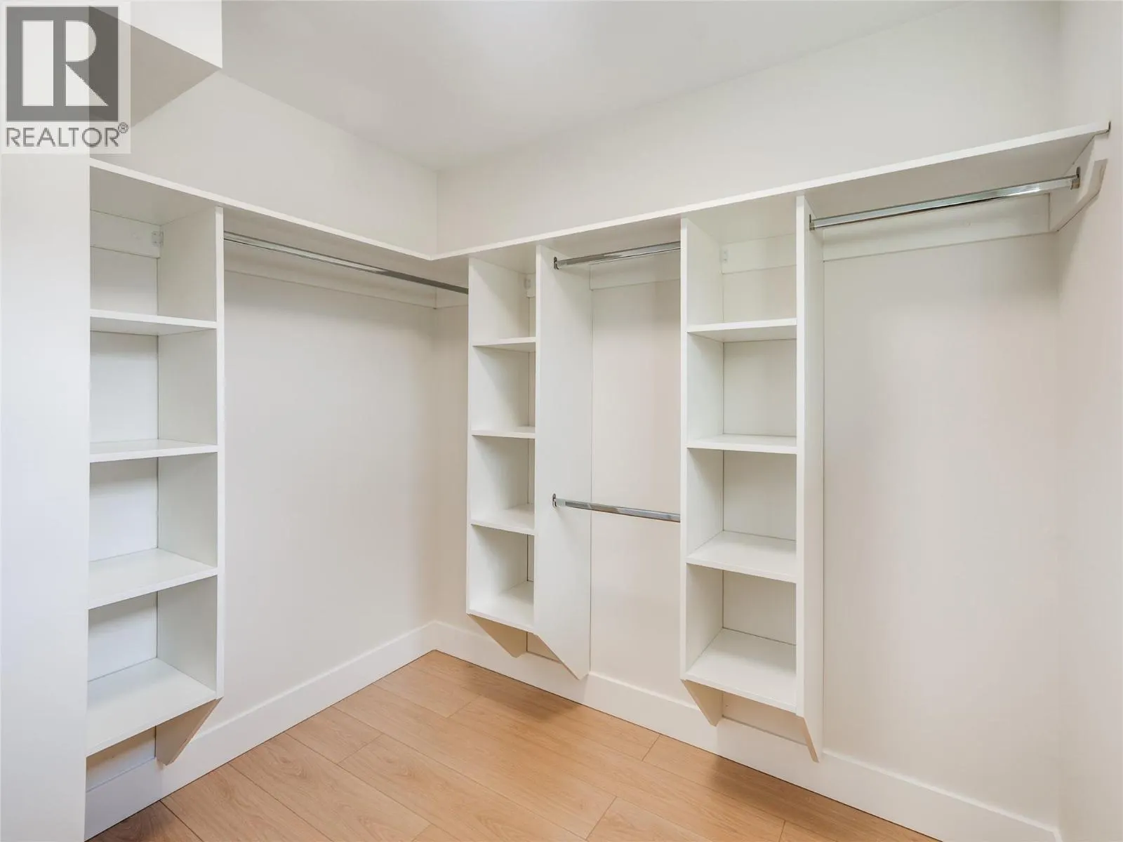 910 Lakeside Drive Unit# 107