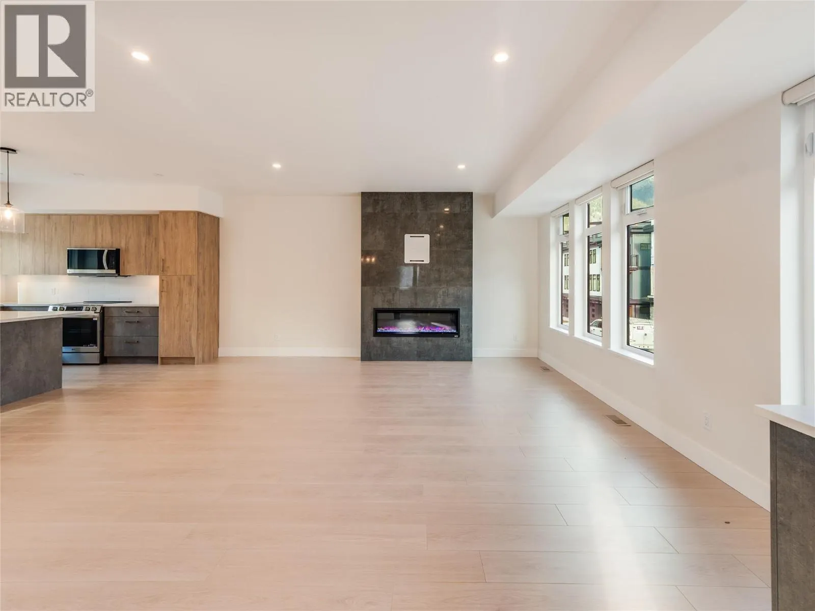 910 Lakeside Drive Unit# 107