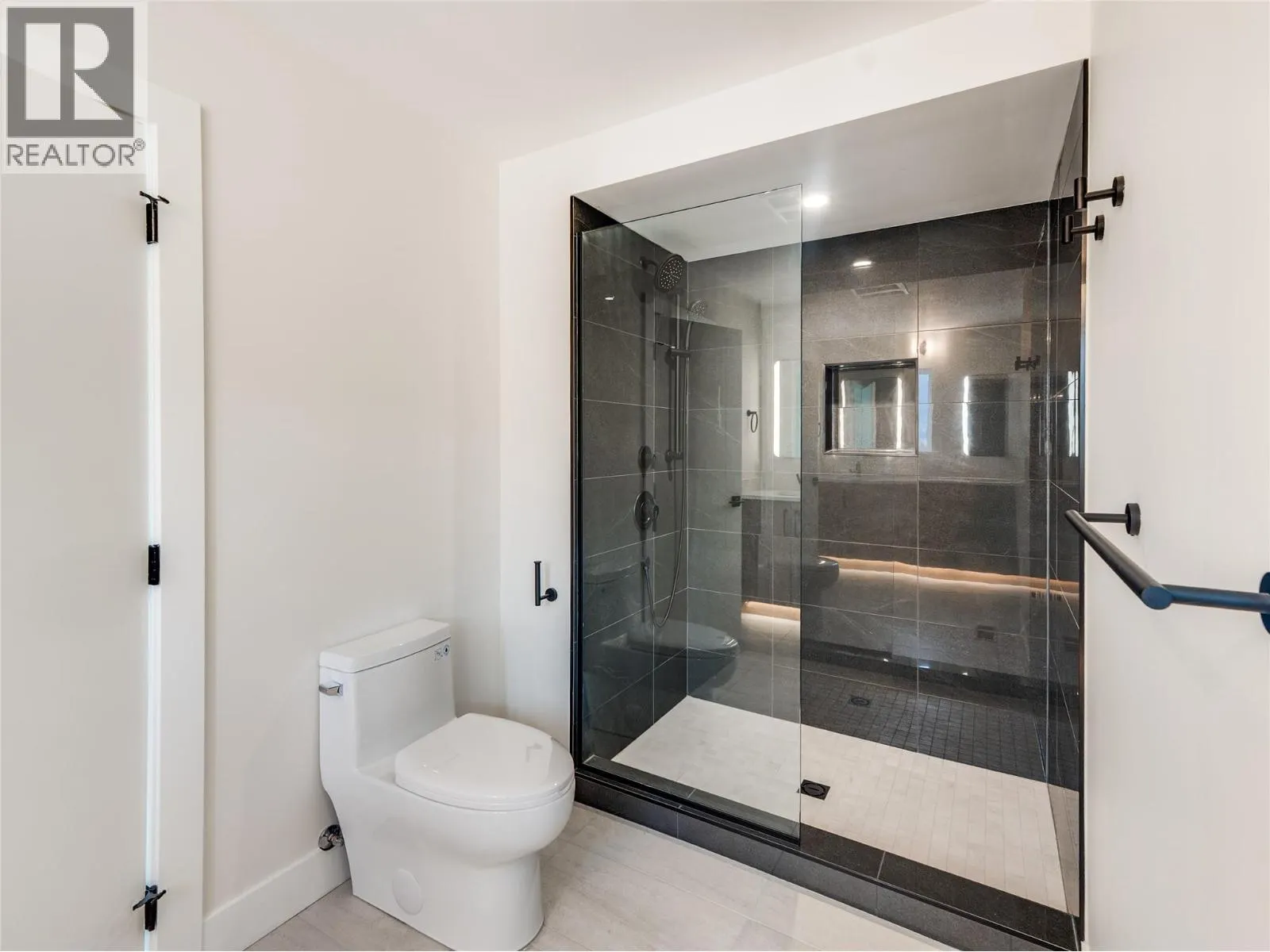 910 Lakeside Drive Unit# 107
