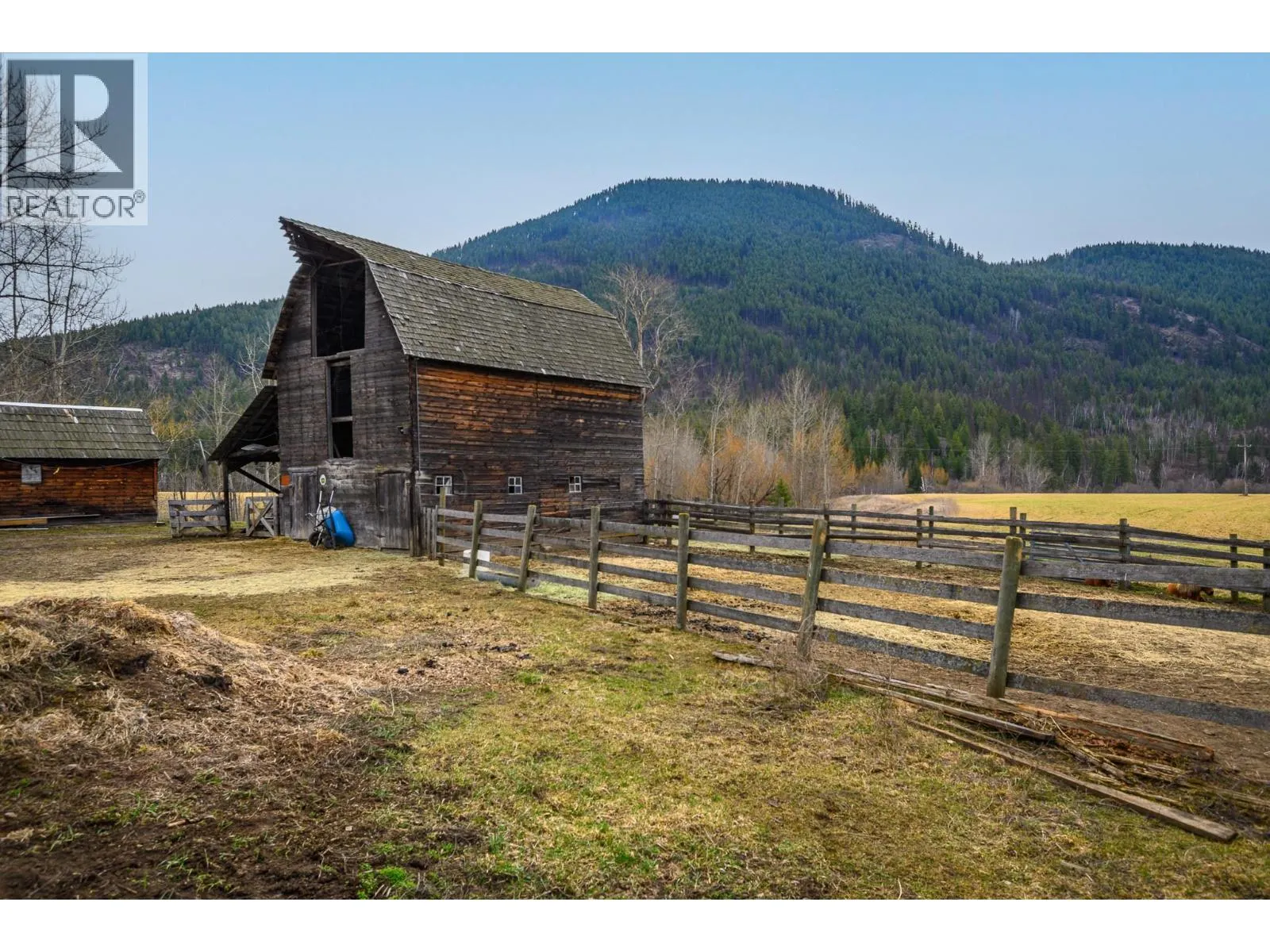 487 Mabel Lake Road