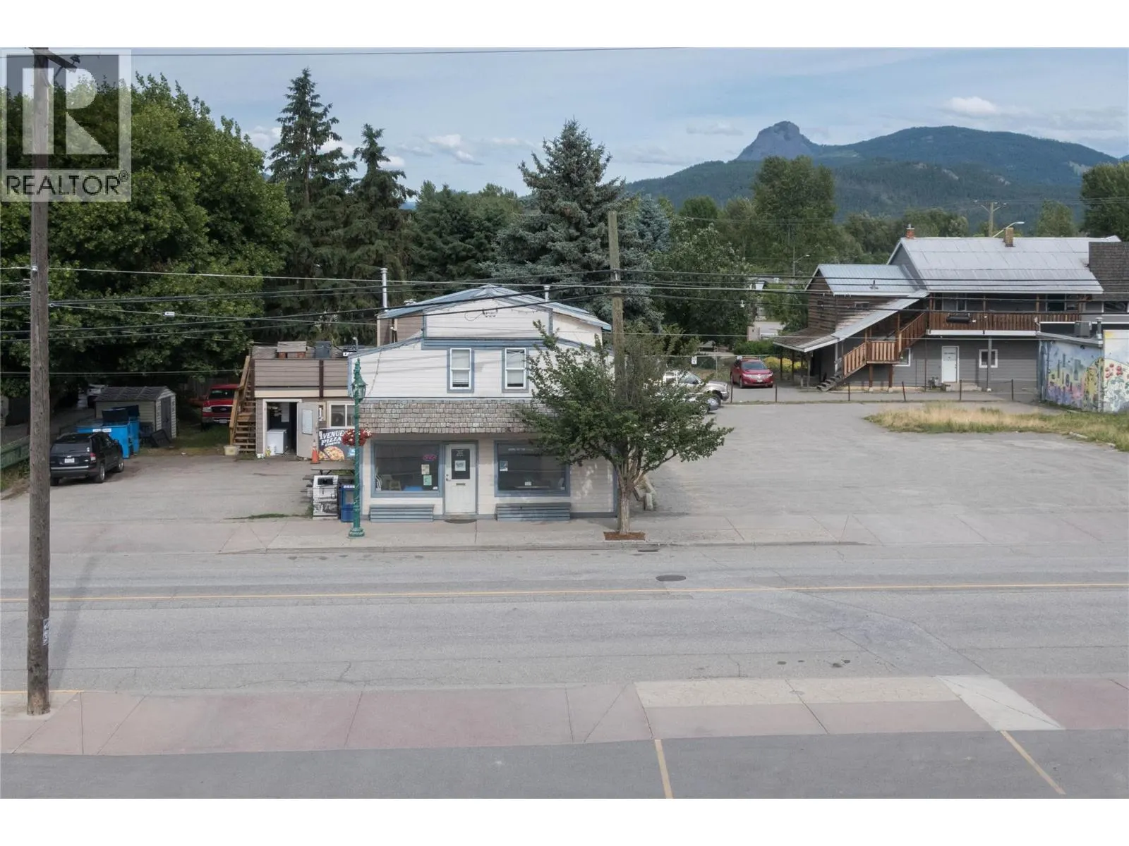 2037 Shuswap Avenue