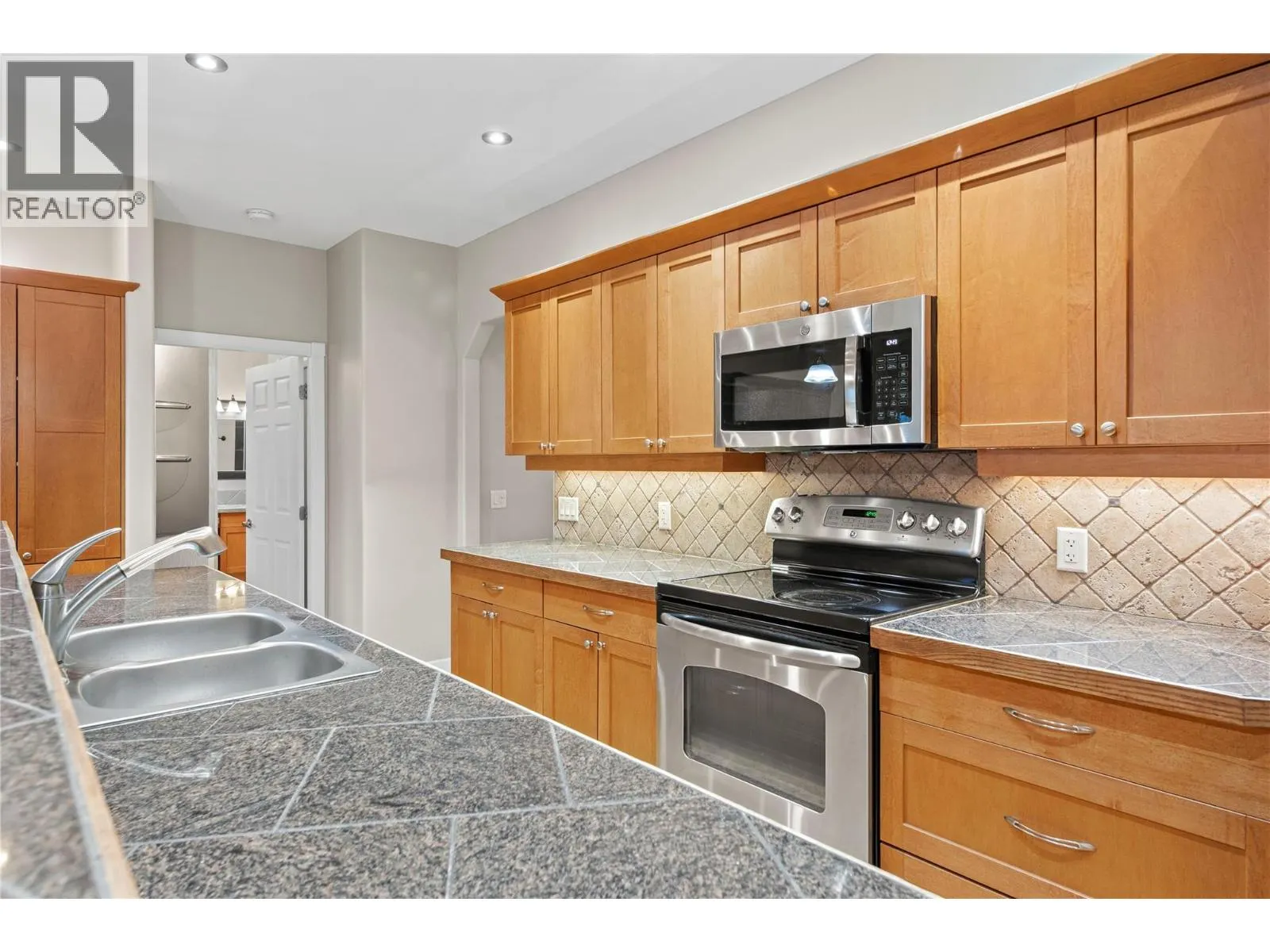 2483 Marine Place