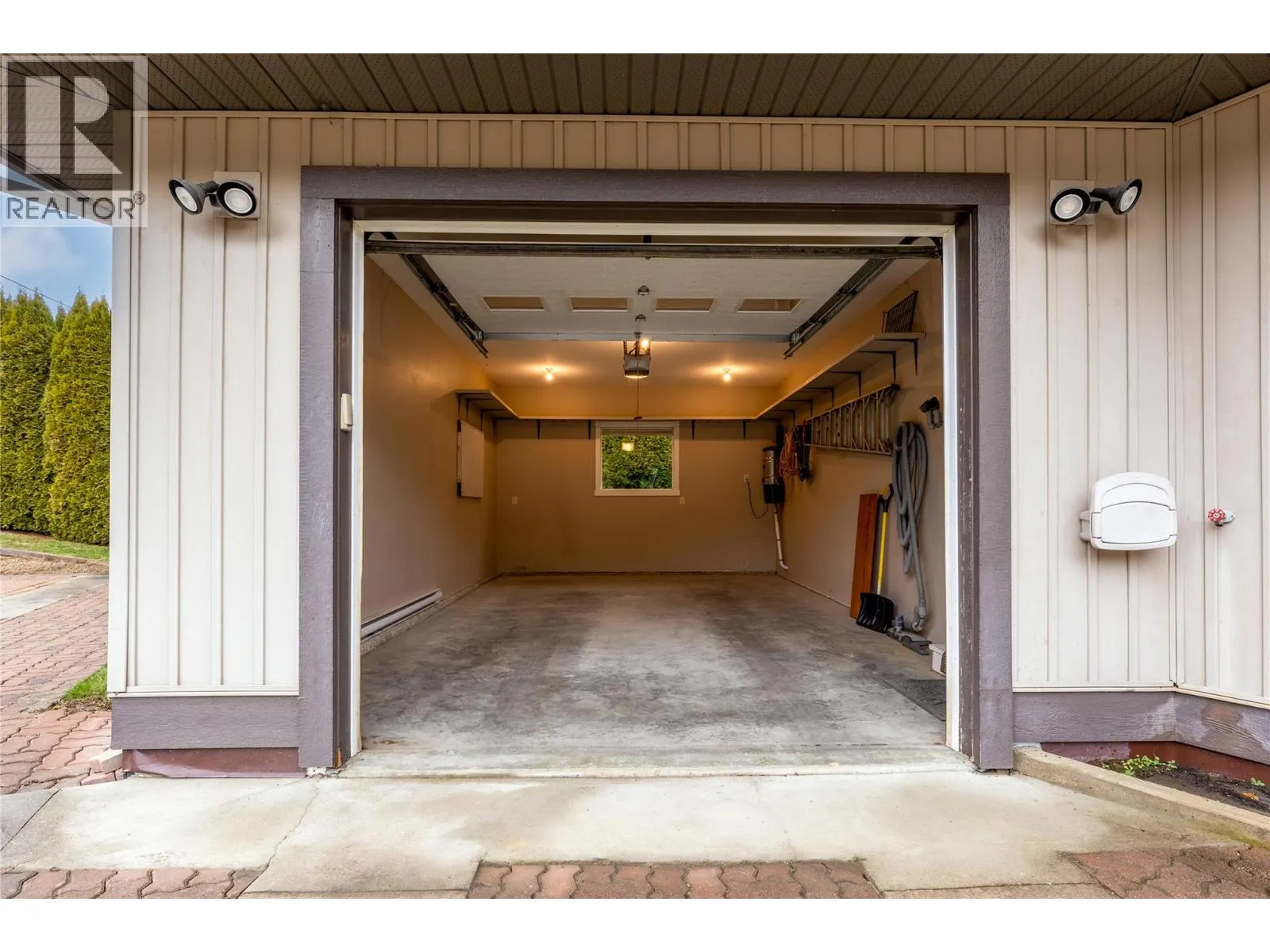 2483 Marine Place