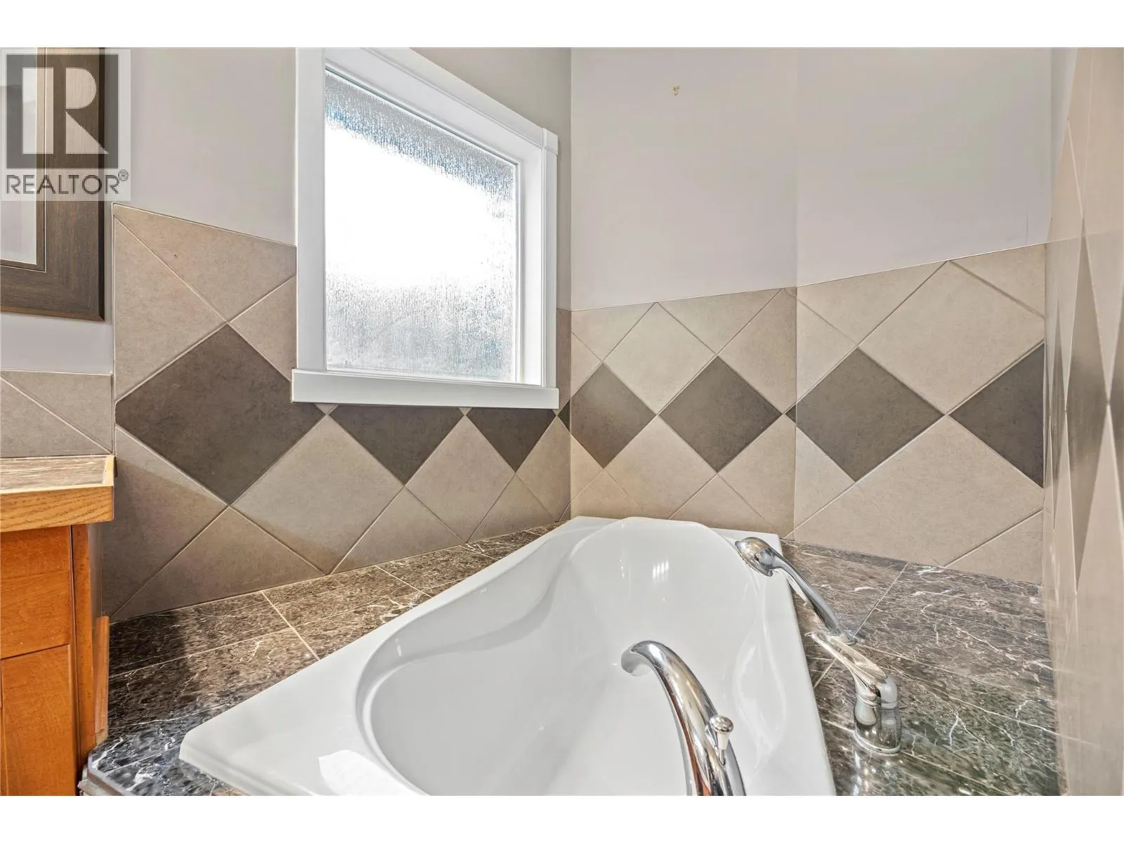 2483 Marine Place
