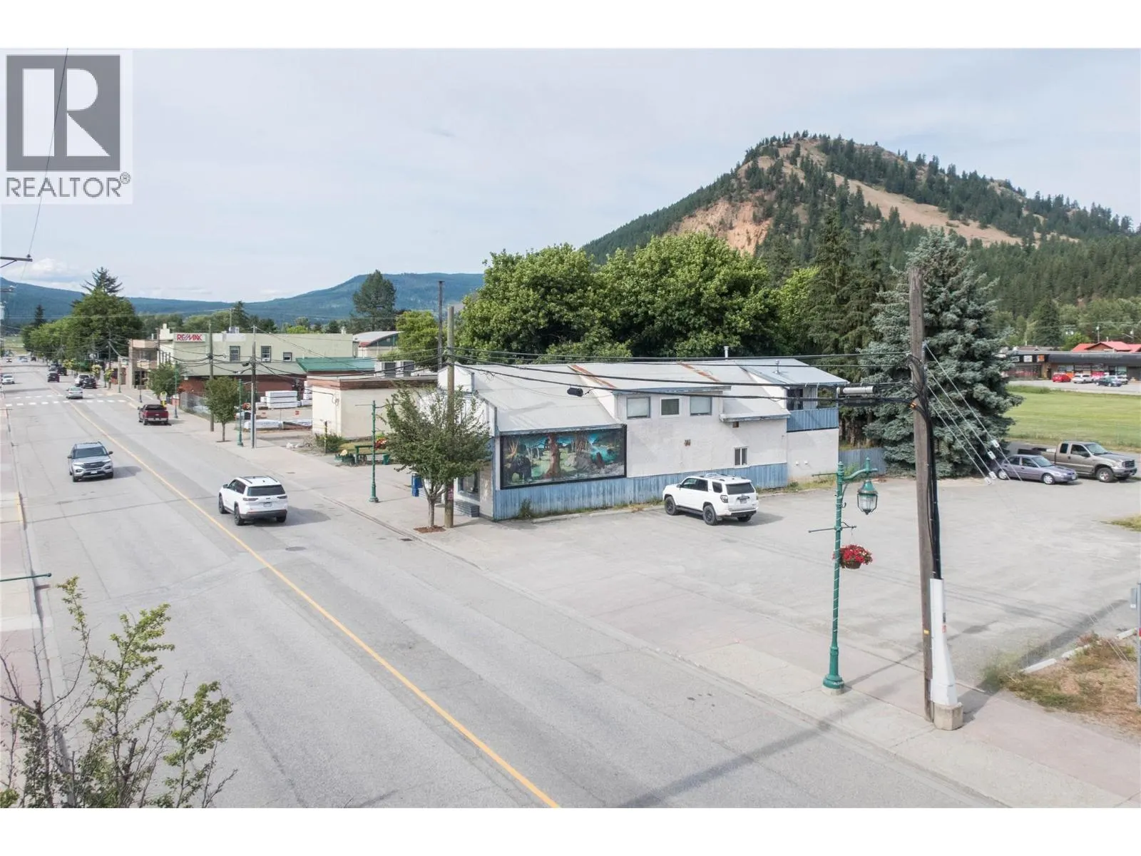 2037 Shuswap Avenue