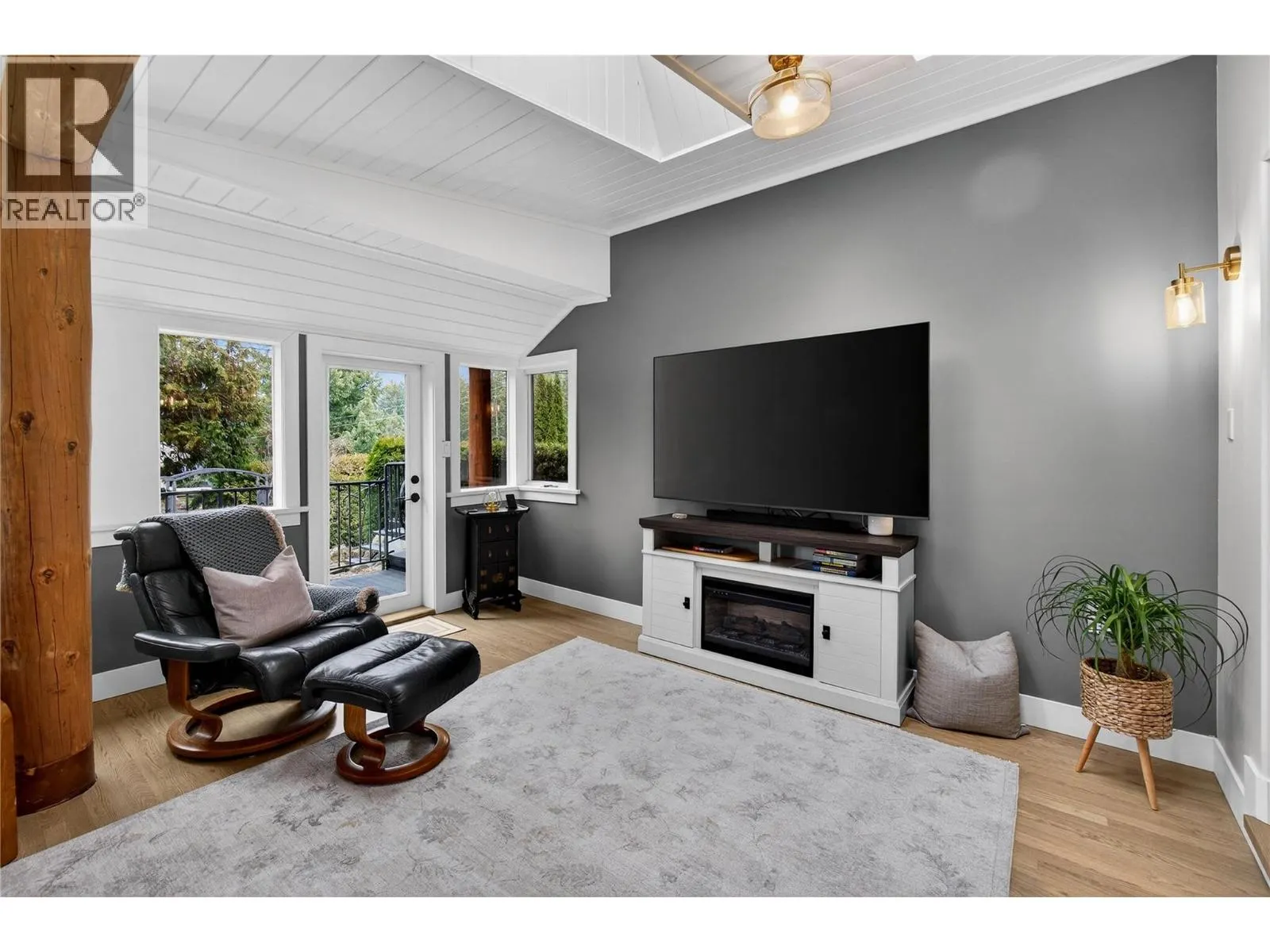 2829 Marine Drive