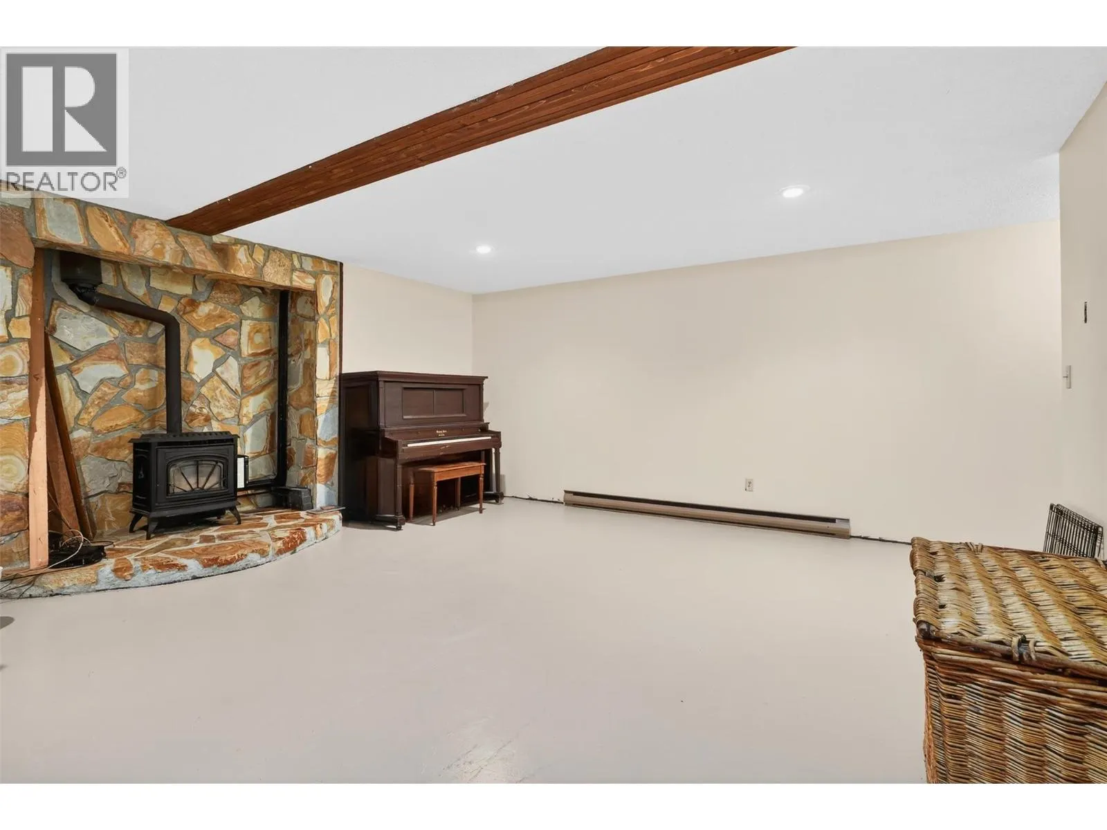 6119 PIPPERS Lane
