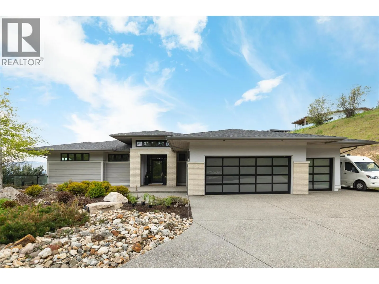 689 Birdie Lake Place