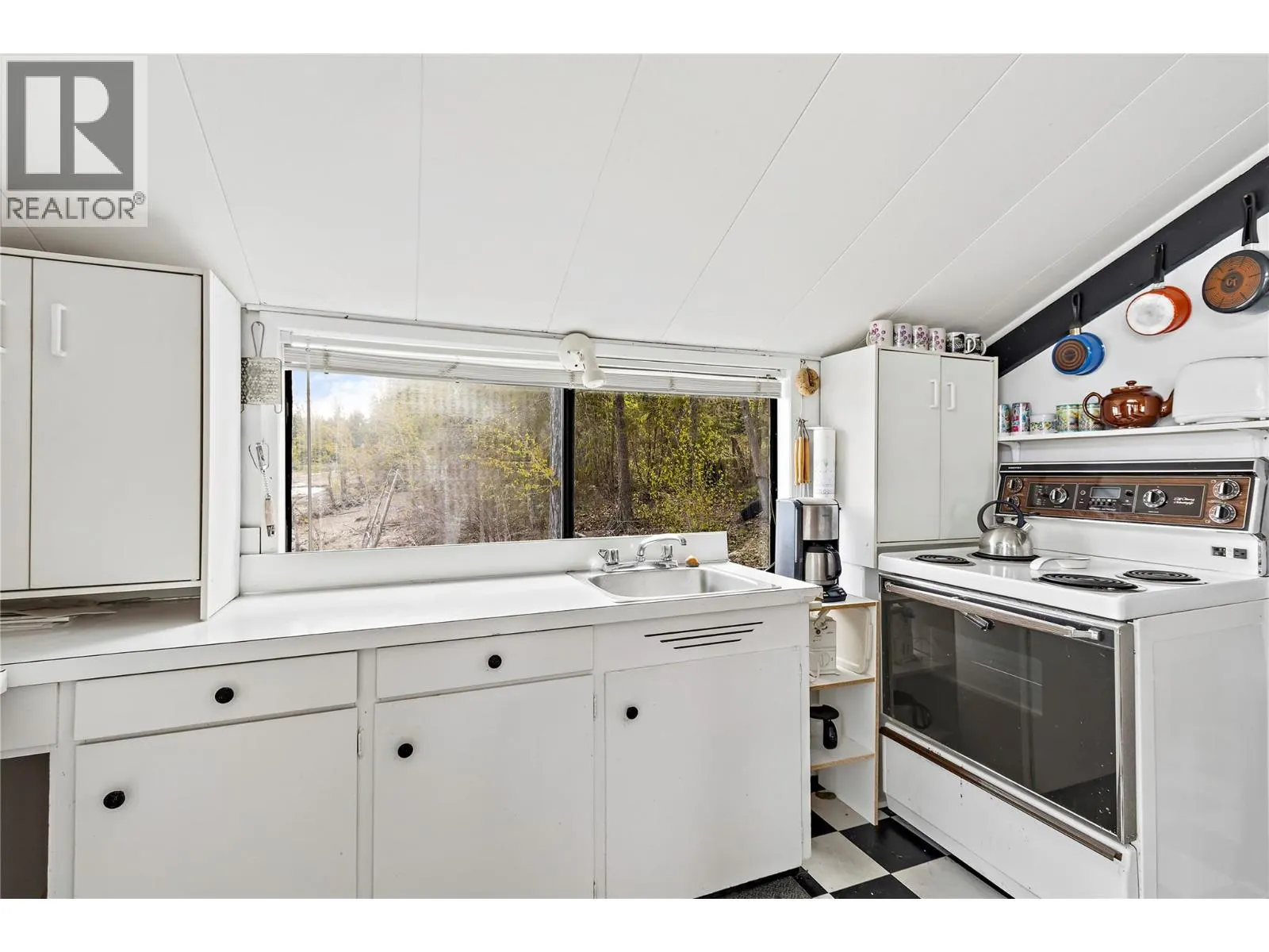 1665 Blind Bay Road