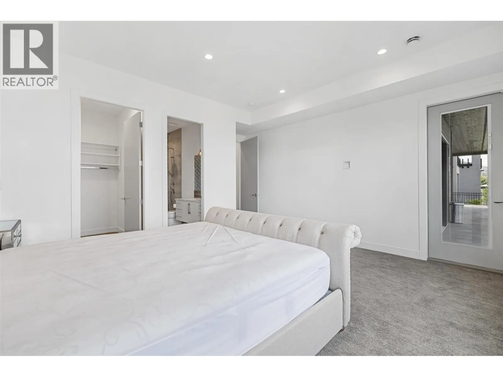 5576 Upper Mission Drive