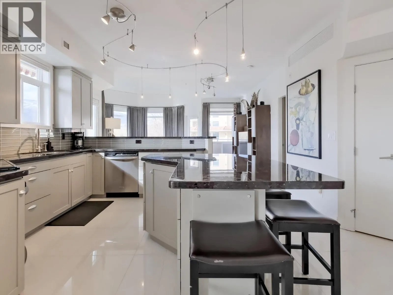 1088 Sunset Drive Unit# 221