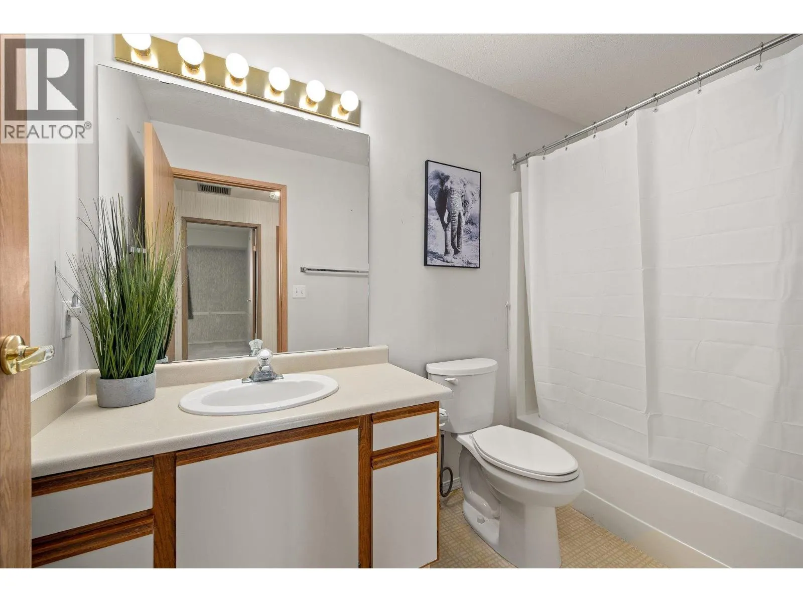 1045 Sutherland Avenue Unit# 306