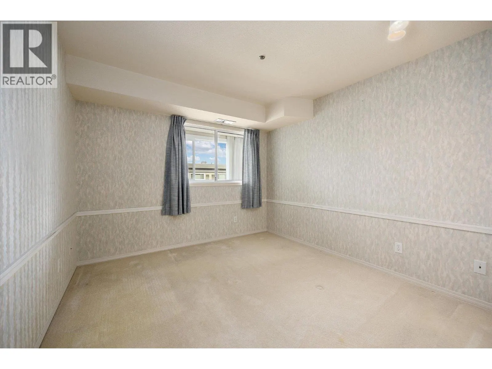 1045 Sutherland Avenue Unit# 306