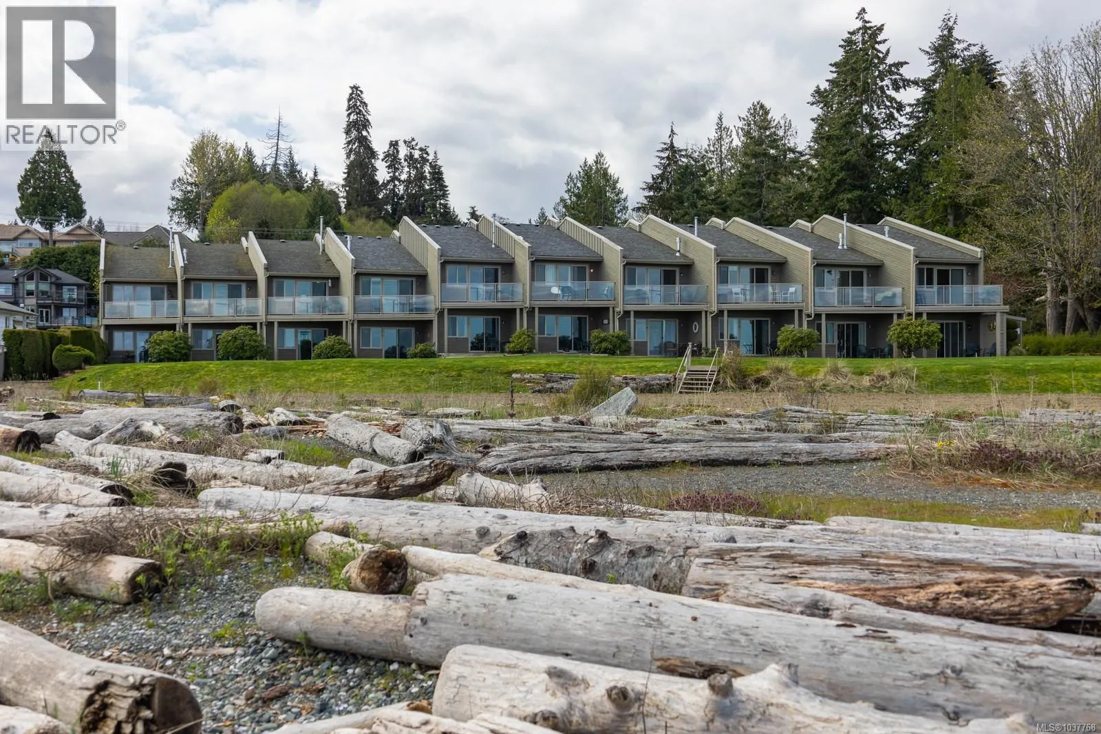 220 3295 Island Hwy W