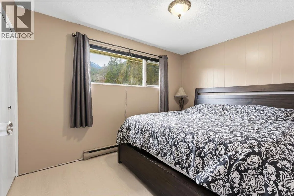 1121 Mountain View Road