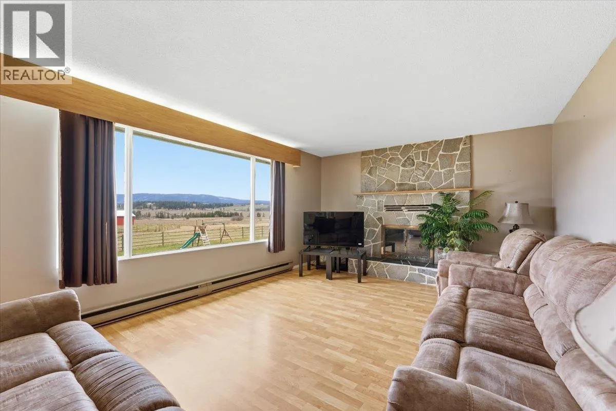 1121 Mountain View Road
