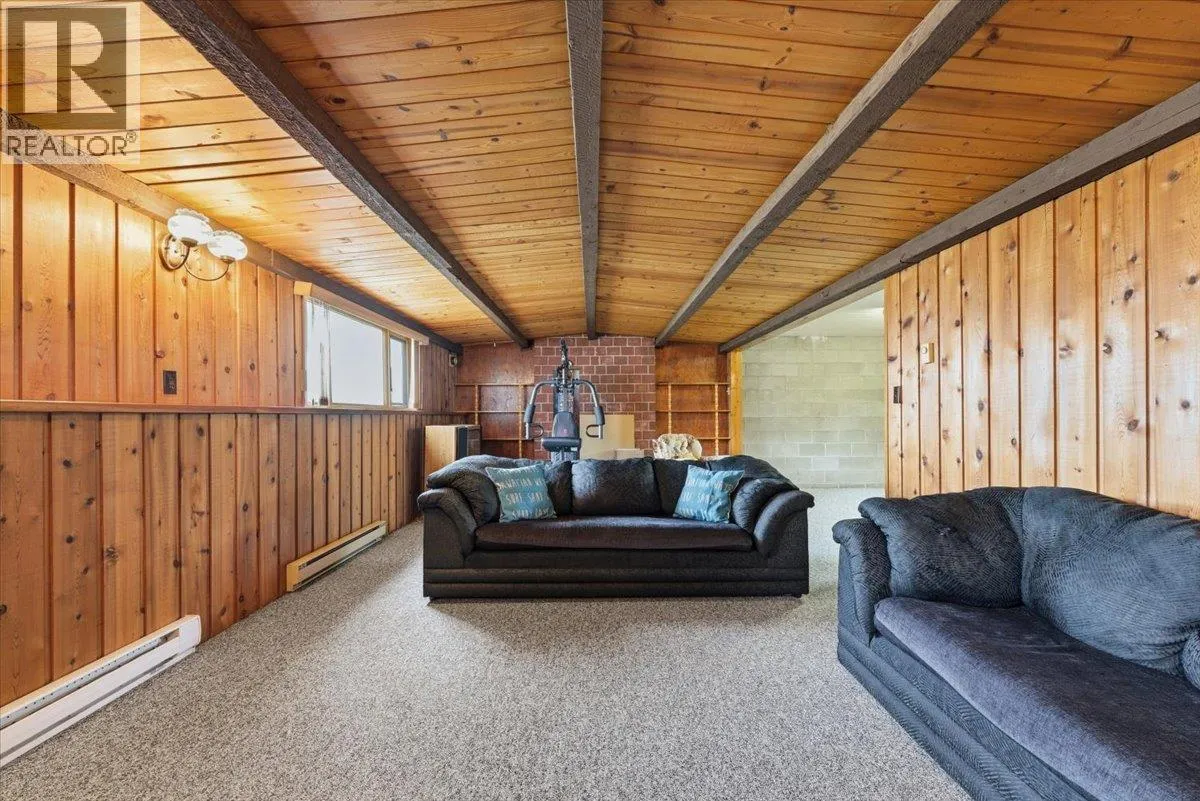 1121 Mountain View Road