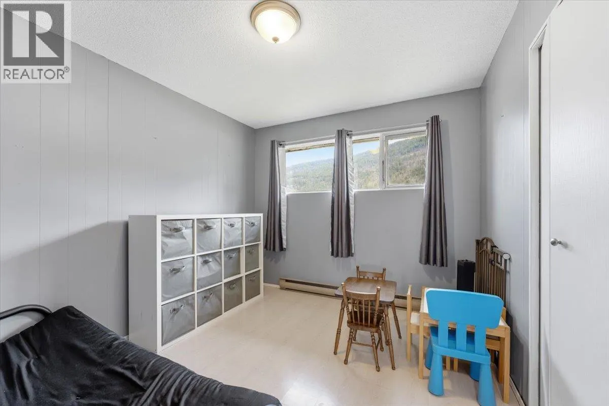 1121 Mountain View Road