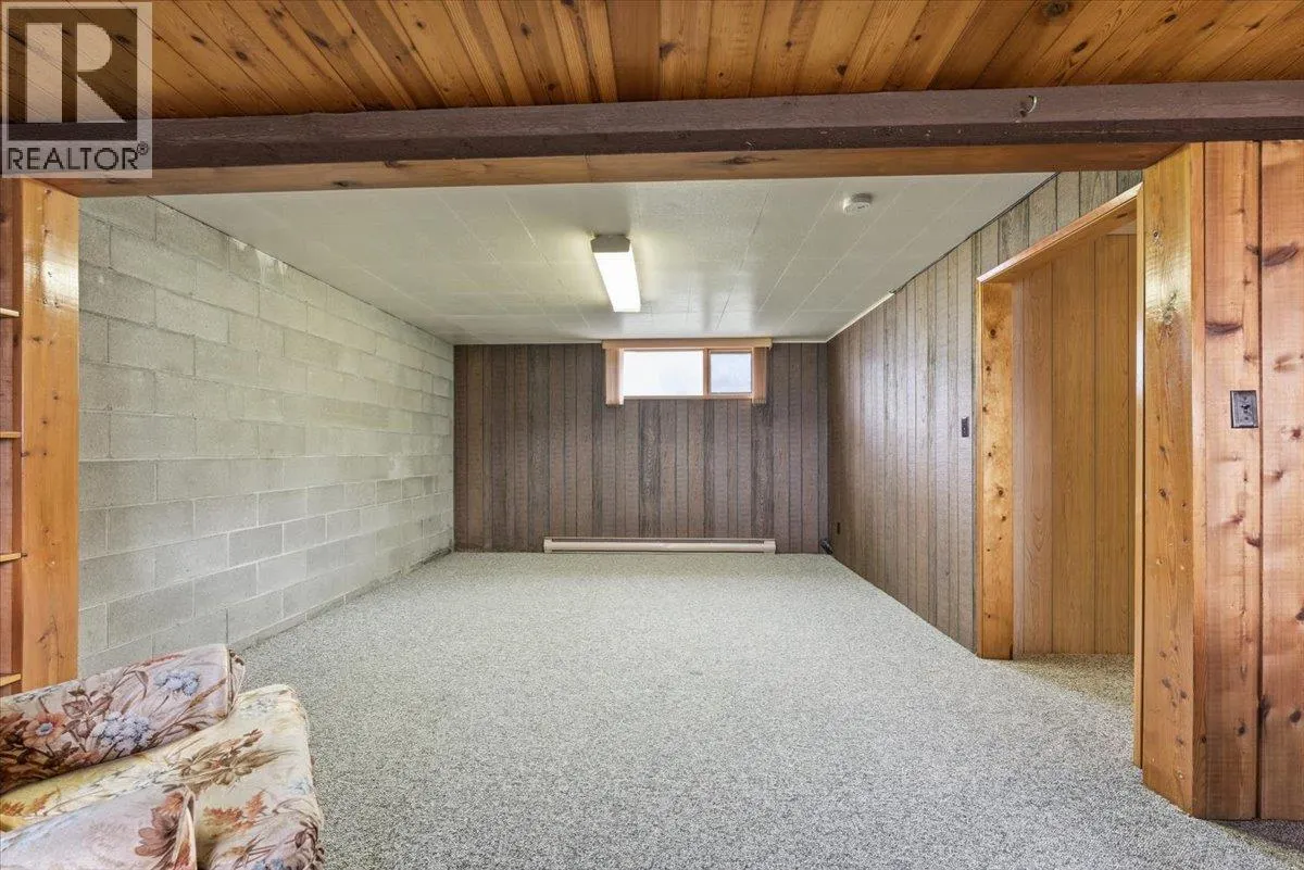 1121 Mountain View Road