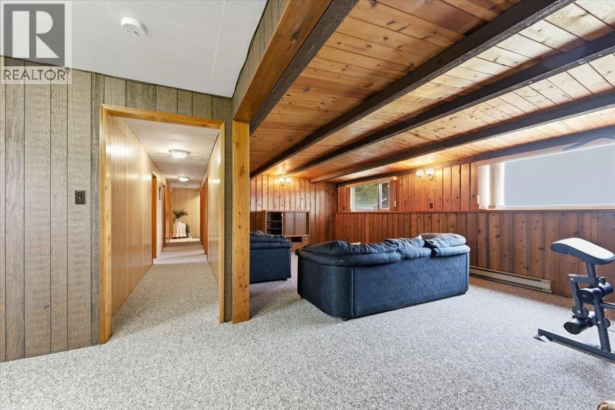 1121 Mountain View Road