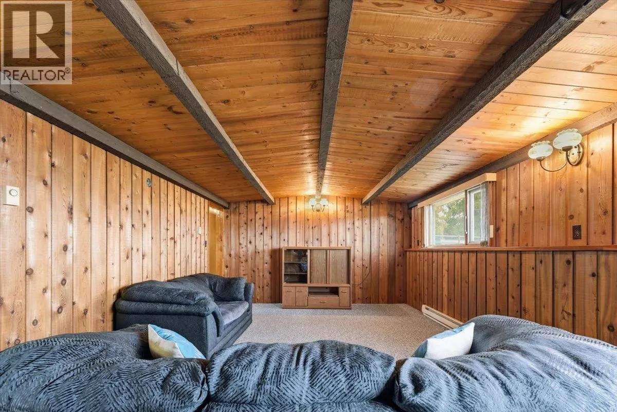 1121 Mountain View Road