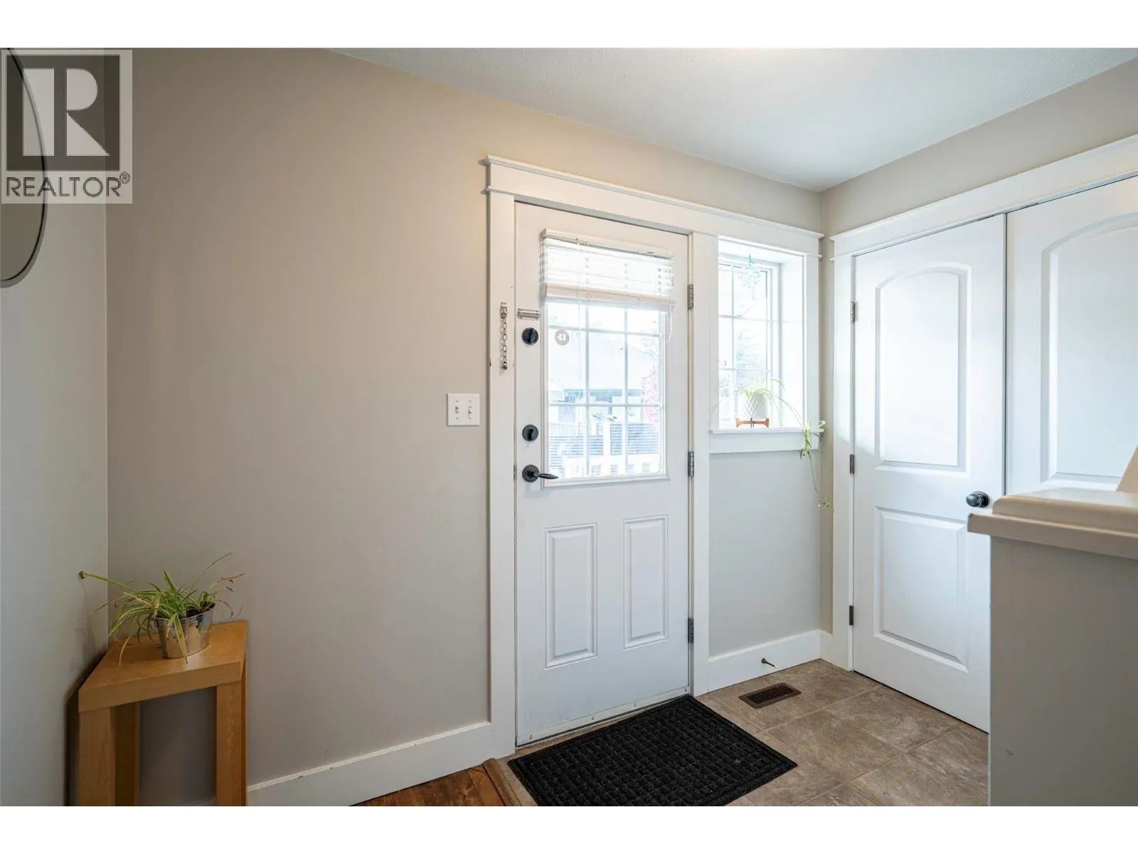 4909 27 Avenue Unit# 7