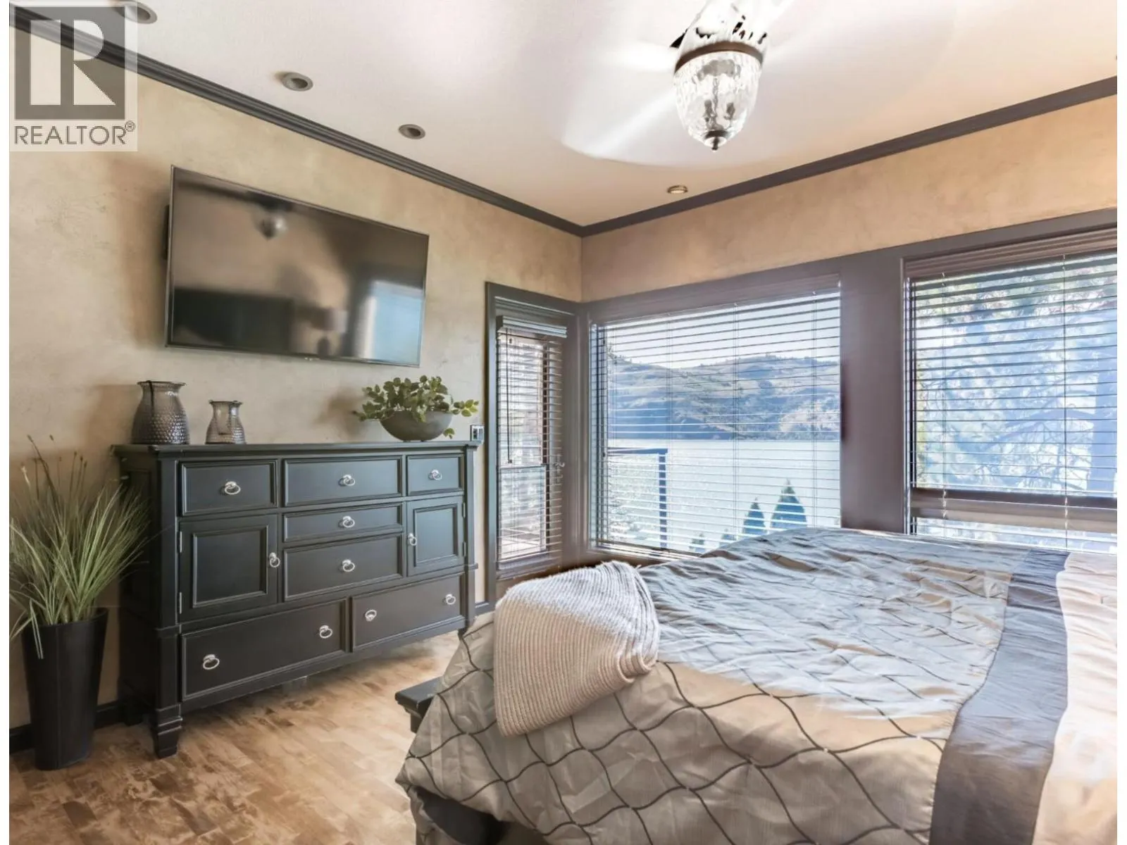 15010 & 15020 Tamarack Drive