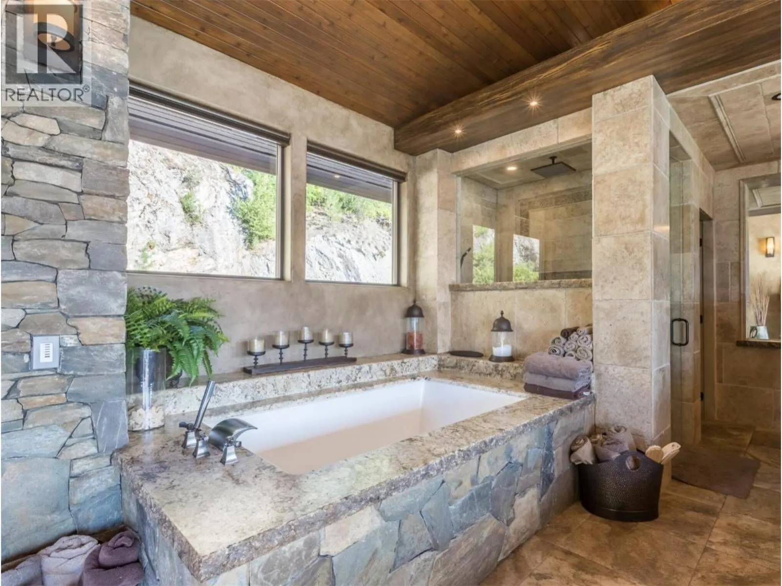 15010 & 15020 Tamarack Drive