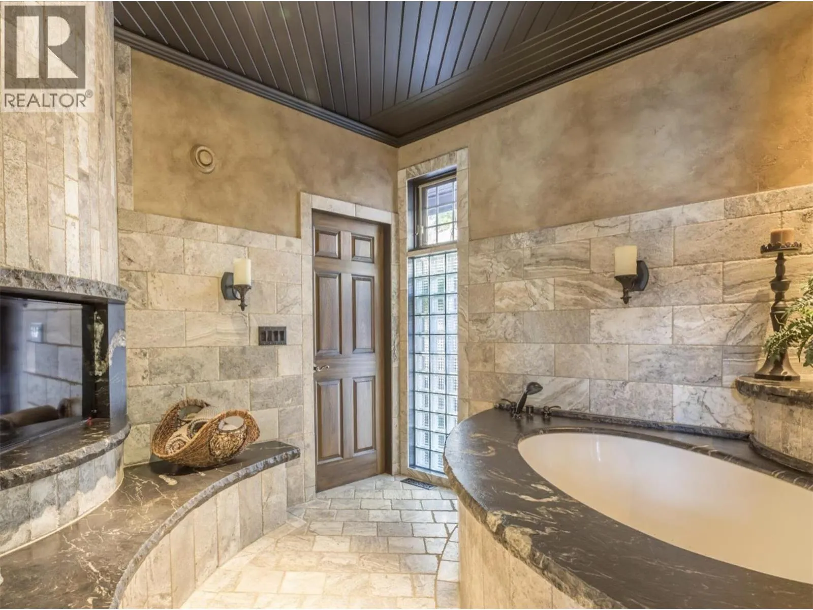 15010 & 15020 Tamarack Drive